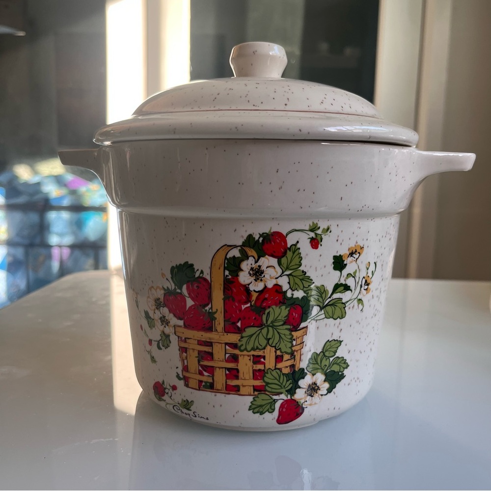 Vintage: Pottery‎ Craft x Cindy Sims: Strawberry Soup Tureen